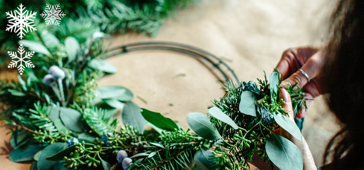 A green Christmas wreath.